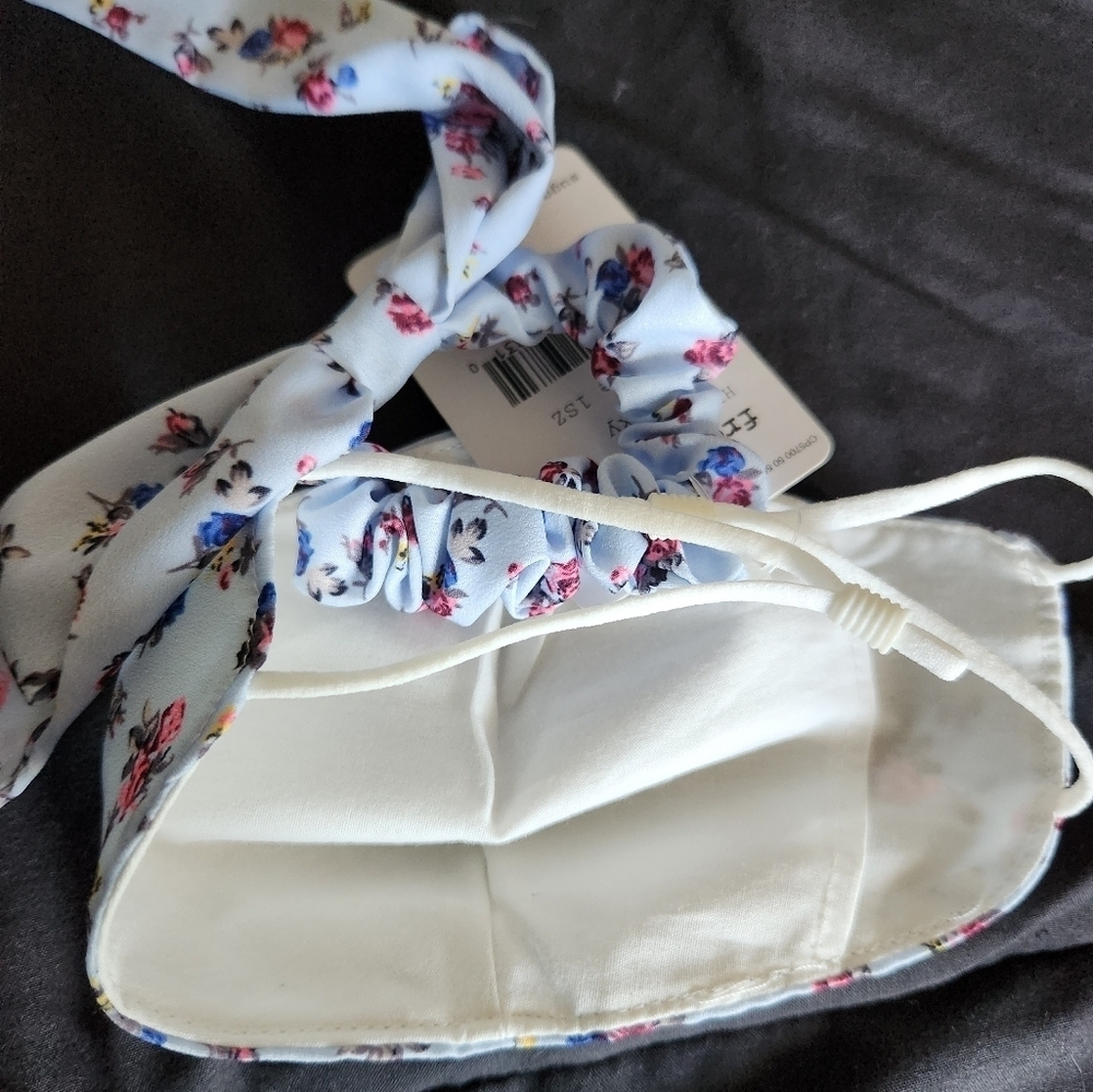 Free People Floral Mask and Scrunchie Set NWT - Picture 6 of 6